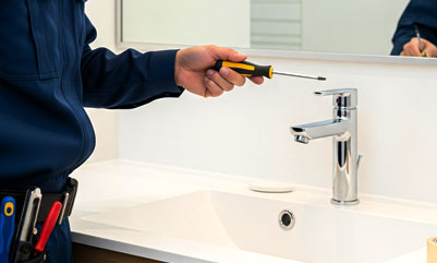 洗面所の水漏れ修理開始