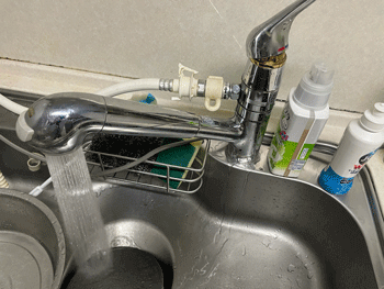 藤井寺市のトイレ手洗い水栓水漏れの様子