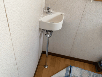 豊中市のトイレの手洗い器の水漏れ修理後の様子