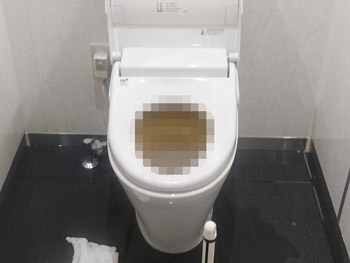 兵庫県神戸市垂水区でトイレがつまっている様子