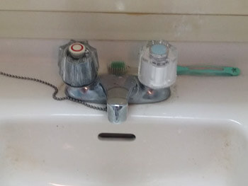 加西市の水漏れする洗面蛇口のハンドルを交換した様子（修理後）